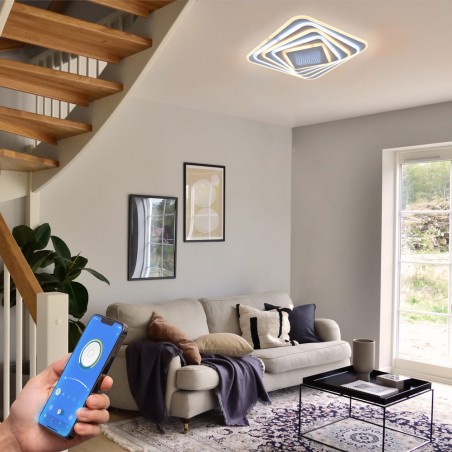 Salón decorado con Plafón Smart Mei 3D 135W 3CCT regulable encendido con luz fría combinada y controlado desde un teléfono móvil