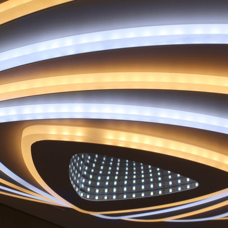 Detalle del Plafón Smart Mei 3D 115W 3CCT regulable encendido con luz combinada cálida