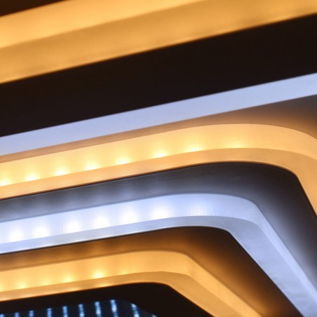 Detalle de iluminacion combinada en tono cálido del Plafón Smart Otie 2 135W 3CCT regulable