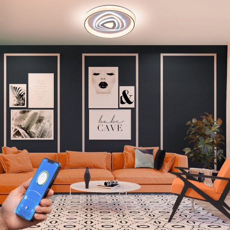 Salón decorado con Plafón Smart Saren encendido con iluminación combinada con  tono de luz cálido