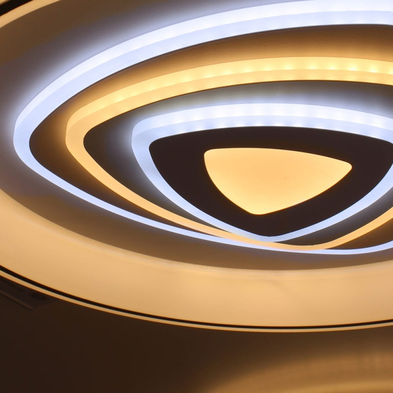 Detalle del Plafón Smart Saren 110W 3CCT regulable encendido con iluminación combinada en tono de luz cálido