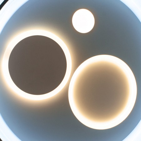 Detalle del Plafón Smart Rus 85W 3CCT regulable encendido con    iluminación combinada con tono de luz fría