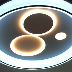 Detalle del Plafón Smart Rus 85W 3CCT regulable encendido con    iluminación combinada con tono de luz fría