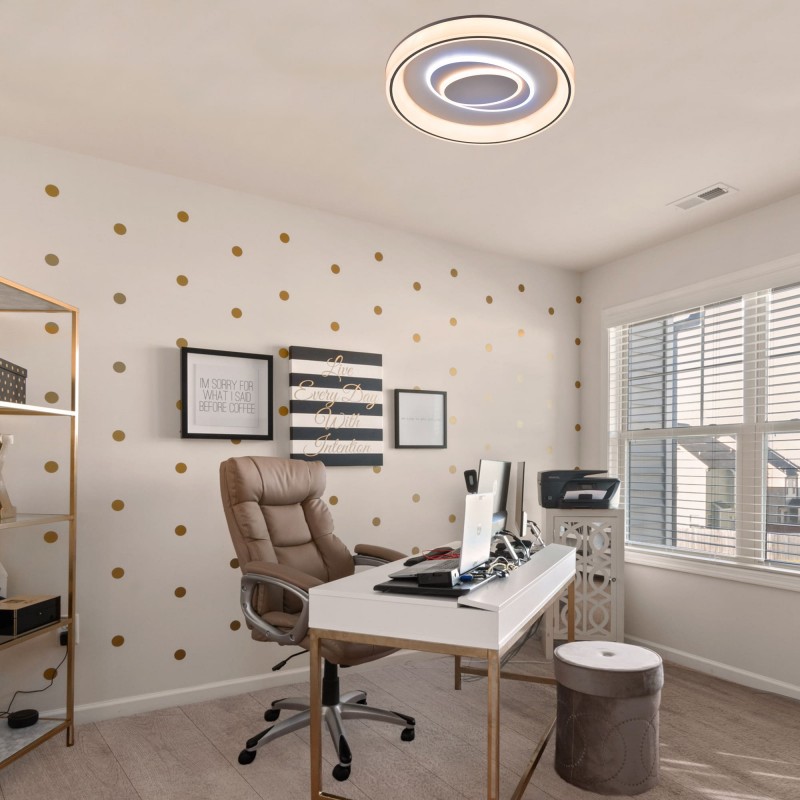 Habitación infantil decorada con Plafón Smart Ryad 85W 3CCT regulable encendido en tono cálido