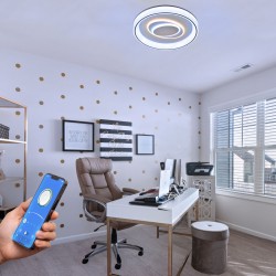 Habitación infantil decorada con Plafón Smart Ryad 85W 3CCT regulable encendido en tono frío y controlado desde un móvil