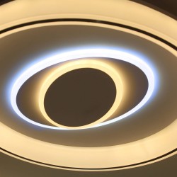 Detalle del Plafón Smart Ryad 85W 3CCT regulable encendido con iluminación combinada en tono de luz cálido