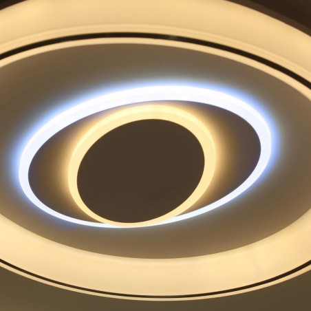 Detalle del Plafón Smart Ryad 85W 3CCT regulable encendido con iluminación combinada en tono de luz cálido