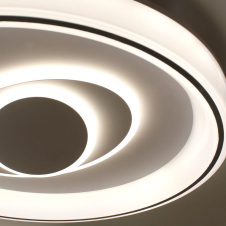 Detalle del Plafón Smart Ryad 85W 3CCT regulable encendido con iluminación combinada en tono de luz neutro