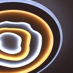 Detalle del Plafón Smart Cloud encendido con luz combinada de tono frío