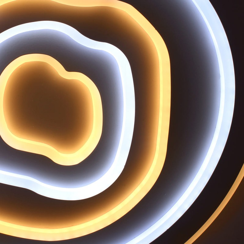 Detalle del Plafón Smart Cloud encendido con luz combinada de tono cálido