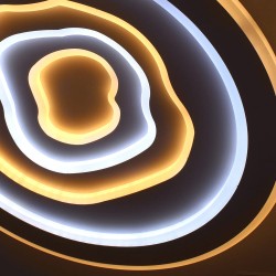 Detalle del Plafón Smart Cloud encendido con luz combinada de tono cálido