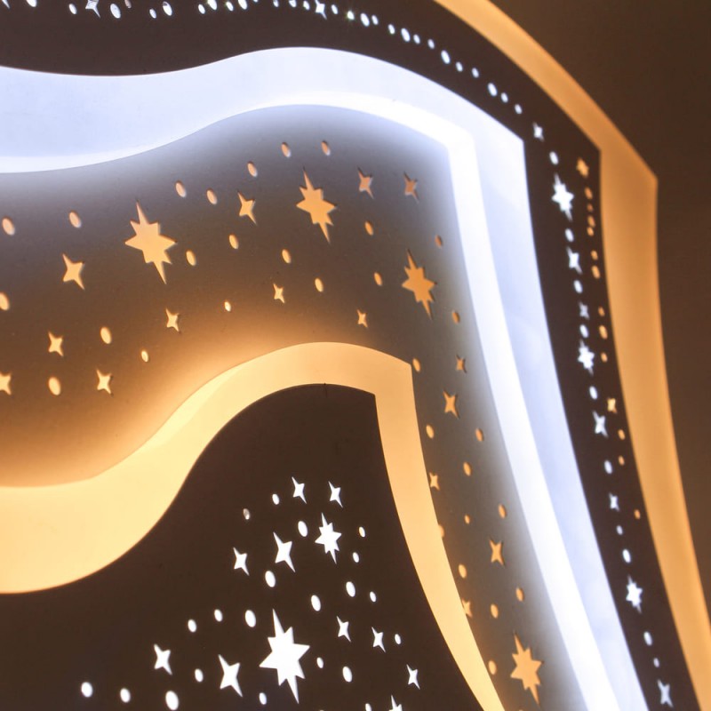 Detalle efecto estrellado del Plafón Smart Lou 105W 3CCT regulable encendido con iluminación combinada con tono de luz cálido