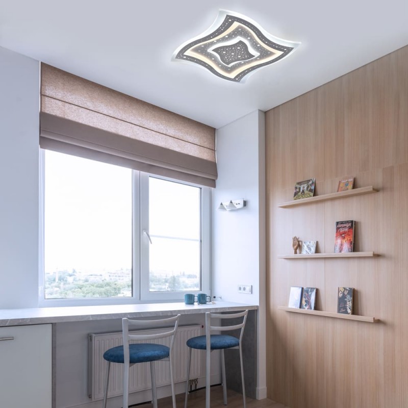Habitación juvenil decorada con Plafón Smart Lou encendido con iluminación combinada con tono de luz neutro
