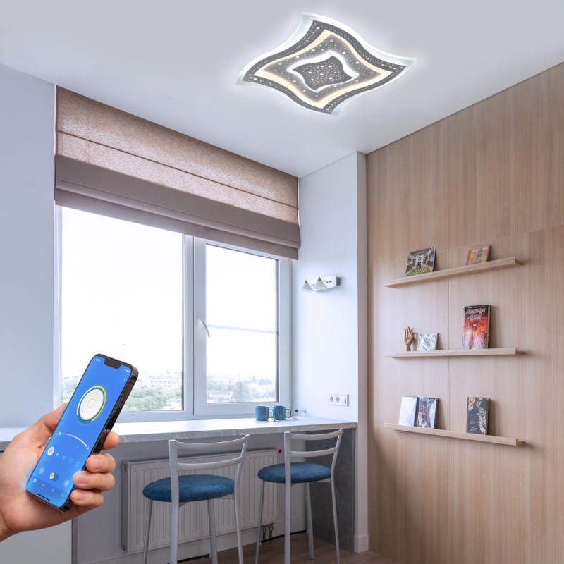 Habitación juvenil decorada con Plafón Smart Lou encendido con iluminación combinada con tono neutro y controlado desde un móvil