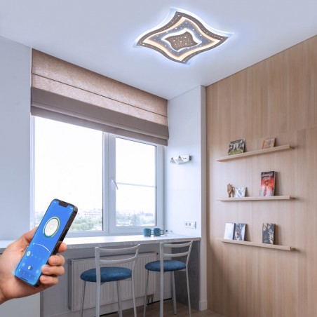 Habitación juvenil decorada con Plafón Smart Lou encendido con iluminación combinada con tono frío y controlado desde un móvil