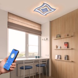 Habitación juvenil decorada con Plafón Smart Lou encendido con iluminación combinada con tono cálido y controlado desde un móvil
