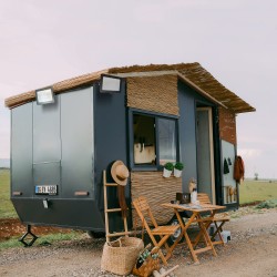 Caravana con Proyector LED 50W 12V IP65 instalados