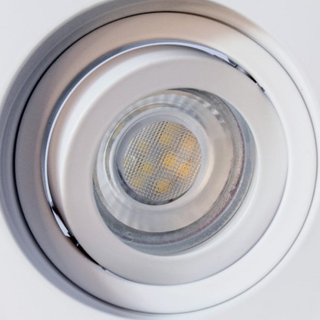 Detalle basculación del Empotrable Akrah redondo blanco