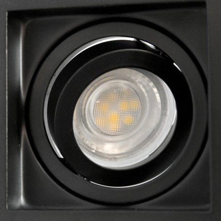 Detalle del ángulo de basculación del Empotrable Akrah cuadrado negro