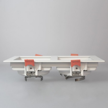 Empotrable Akrah rectangular dos luces blanco visto de perfil