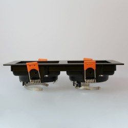 Empotrable Akrah rectangular dos luces negro visto de perfil