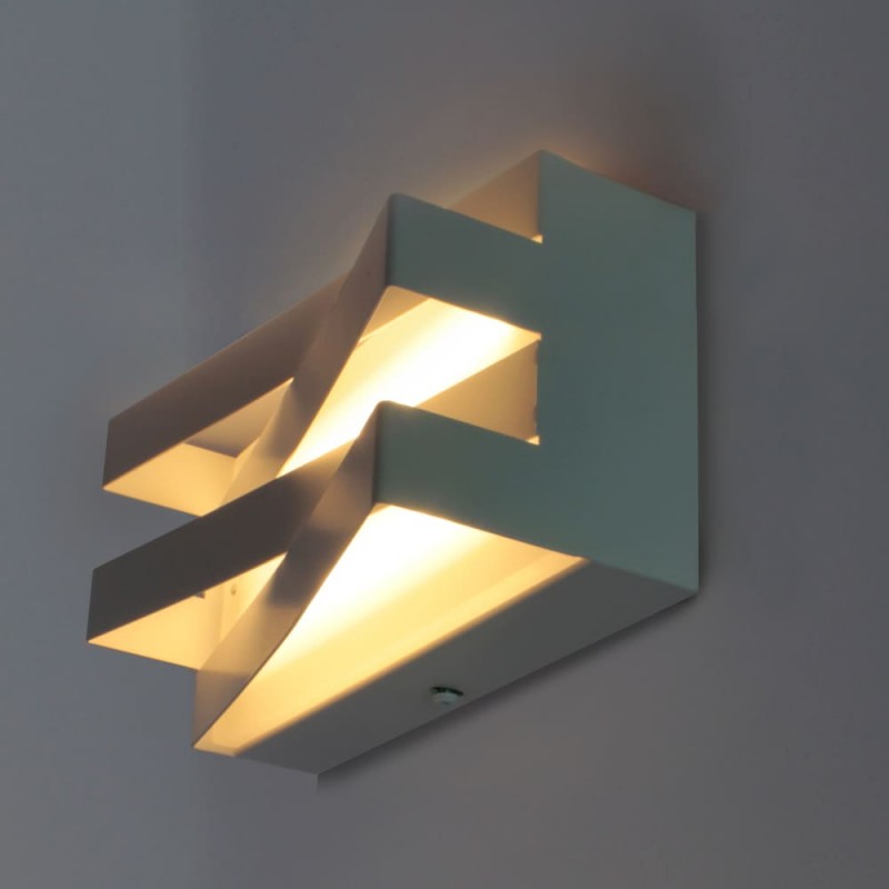 Aplique de pared LED 12W Polare encendido  vista 3/4