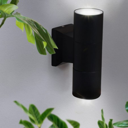 Ambiente Aplique IP44 Relax 2xGU10 en parec exterior encendido